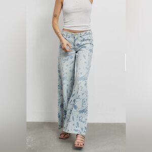 NWT - BDG Urban Outfitters Low A-Wide Leg Jeans Women’s Size 31